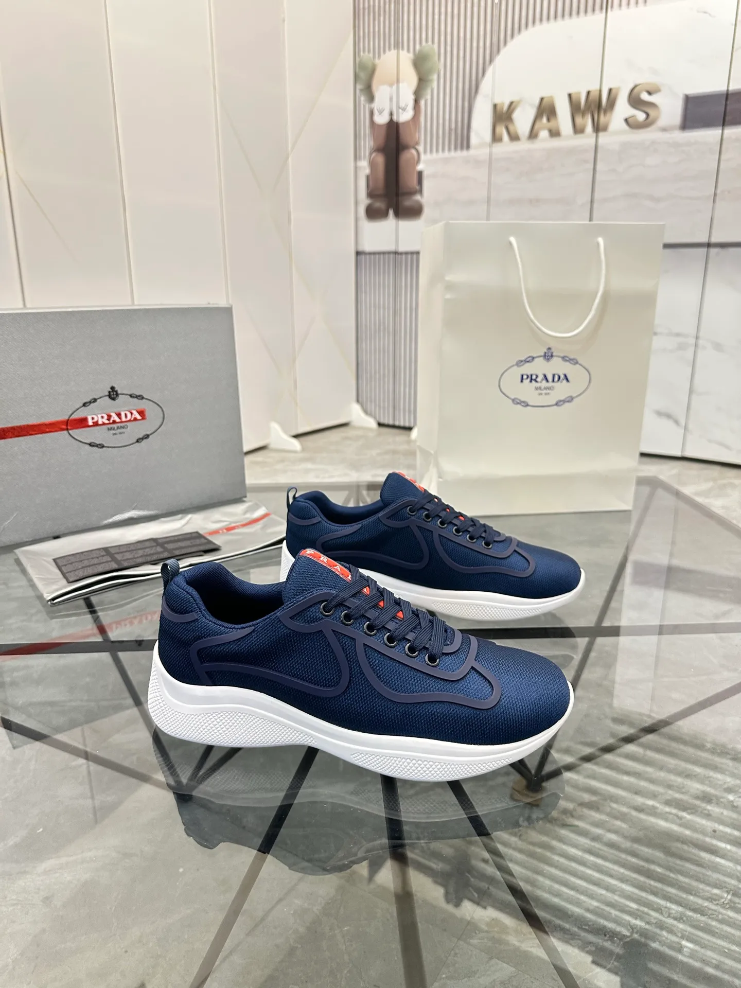Men's shoes for sale💰: 💰P460¥ High-end top quality Product trademark: Prada * "Prada*" low-top casual shoes Regular size: 38-45 (can be customized to 46) Product materials: imported breathable fly knit upper, breathable lining, cowhide foot pads, original air cushion outsole. No.: 001